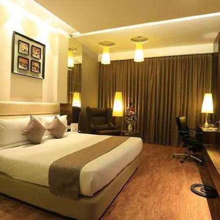 Hotel The Royal En Casa Near Delhi Airport